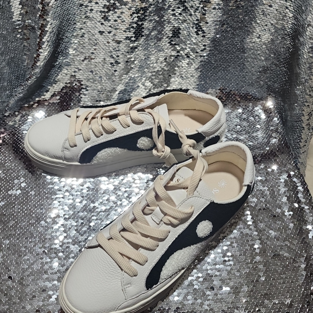 Leather sneakers